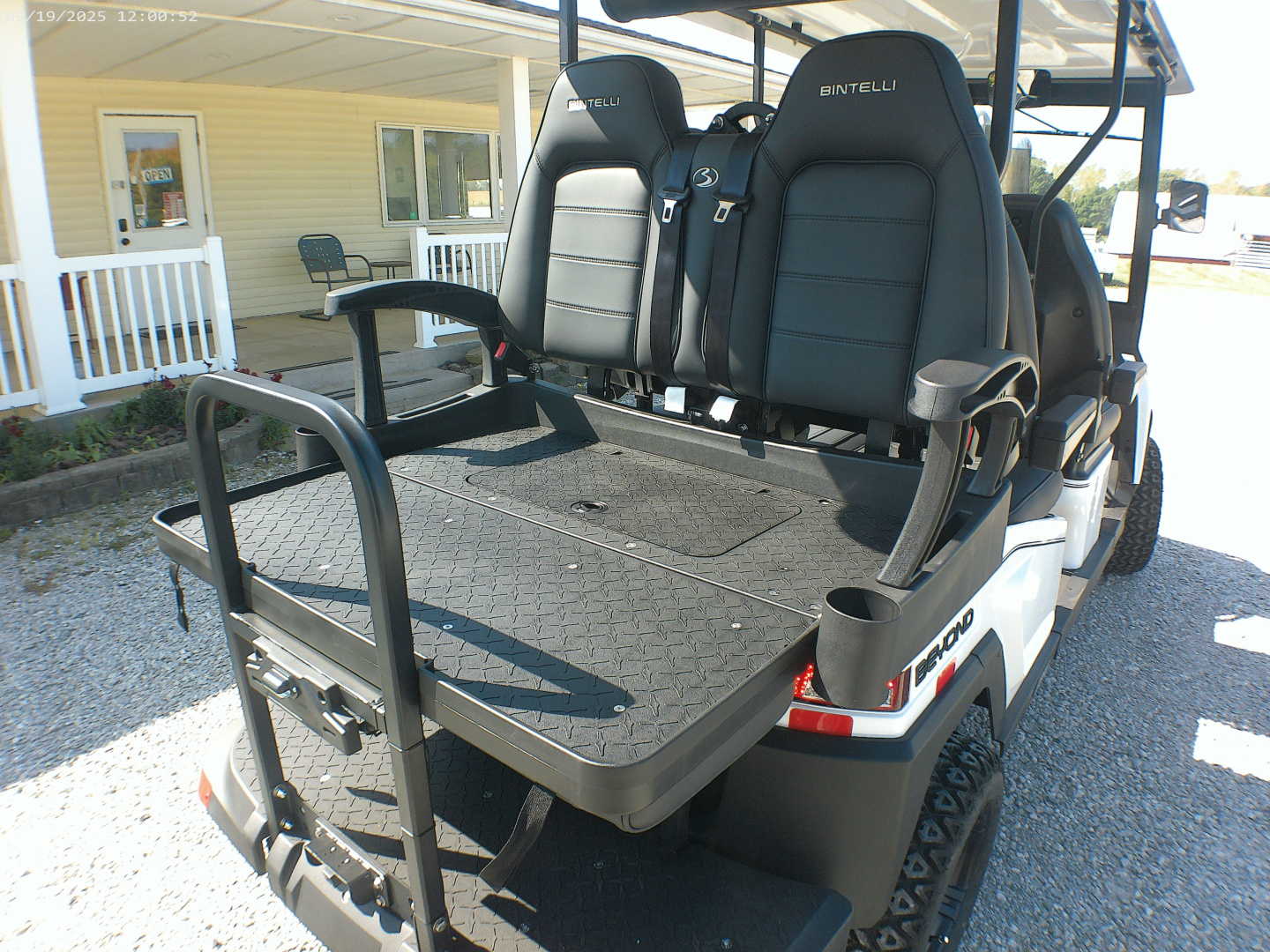 New 2025 Bintelli BEYOND 6P Lifted Golf Cart