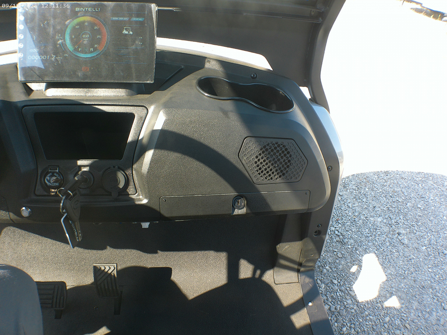 New 2025 Bintelli BEYOND 6P Lifted Golf Cart