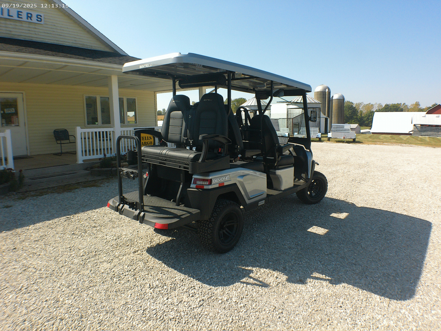 New 2025 Bintelli BEYOND 6P Lifted Golf Cart
