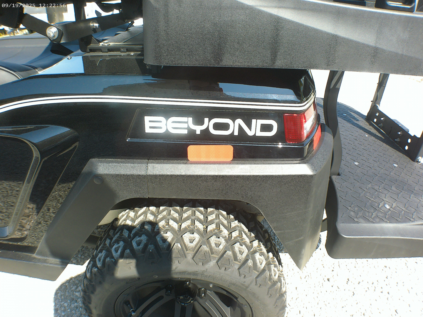 New 2025 Bintelli BEYOND 4P Lifted Golf Cart