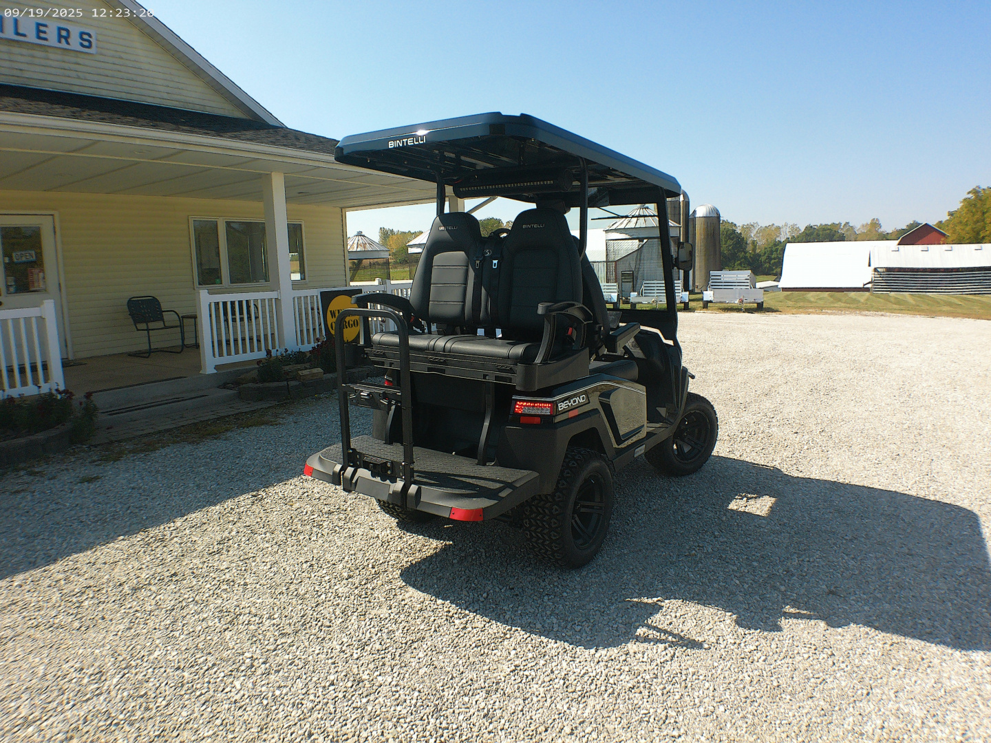 New 2025 Bintelli BEYOND 4P Lifted Golf Cart