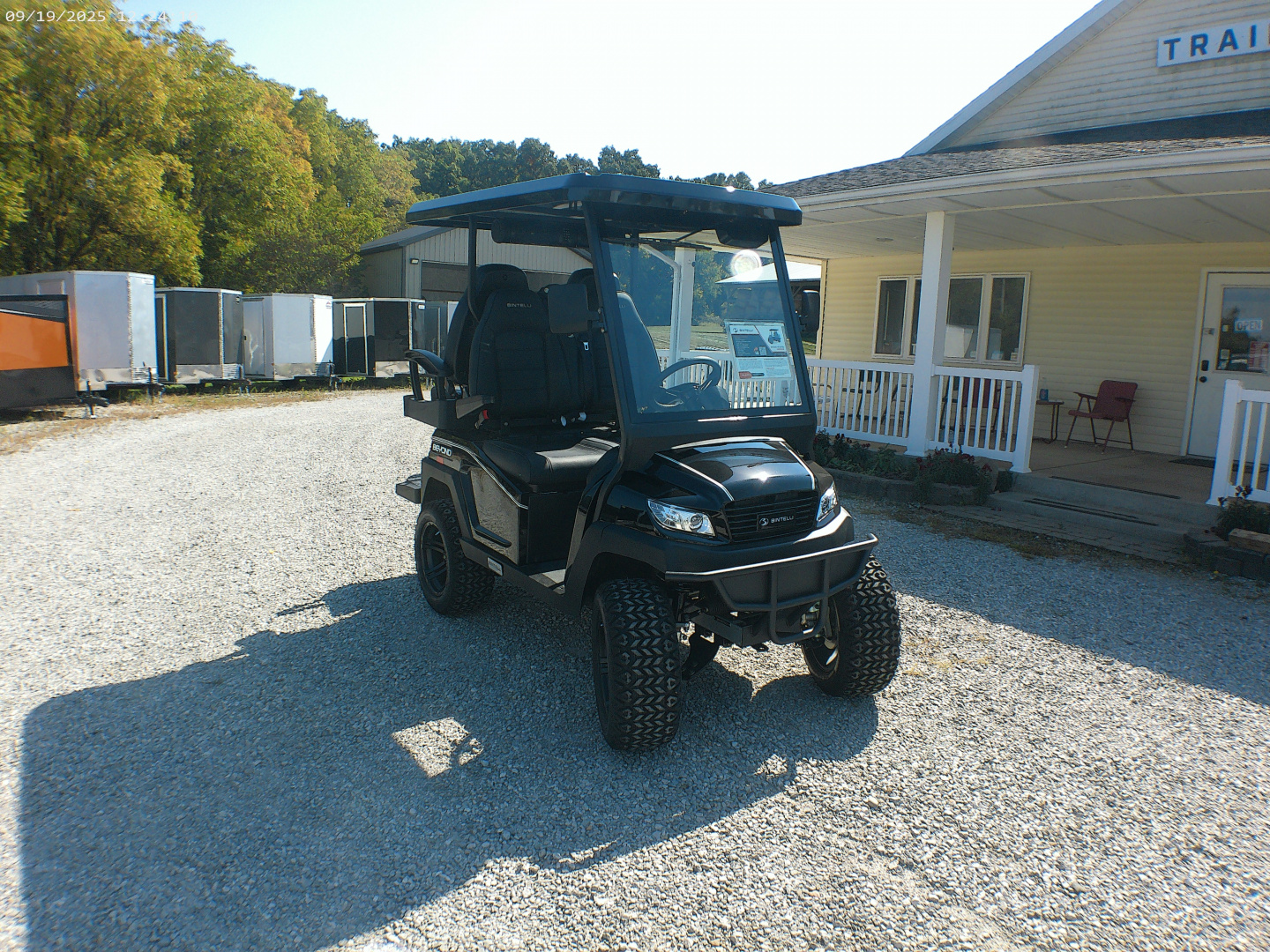New 2025 Bintelli BEYOND 4P Lifted Golf Cart