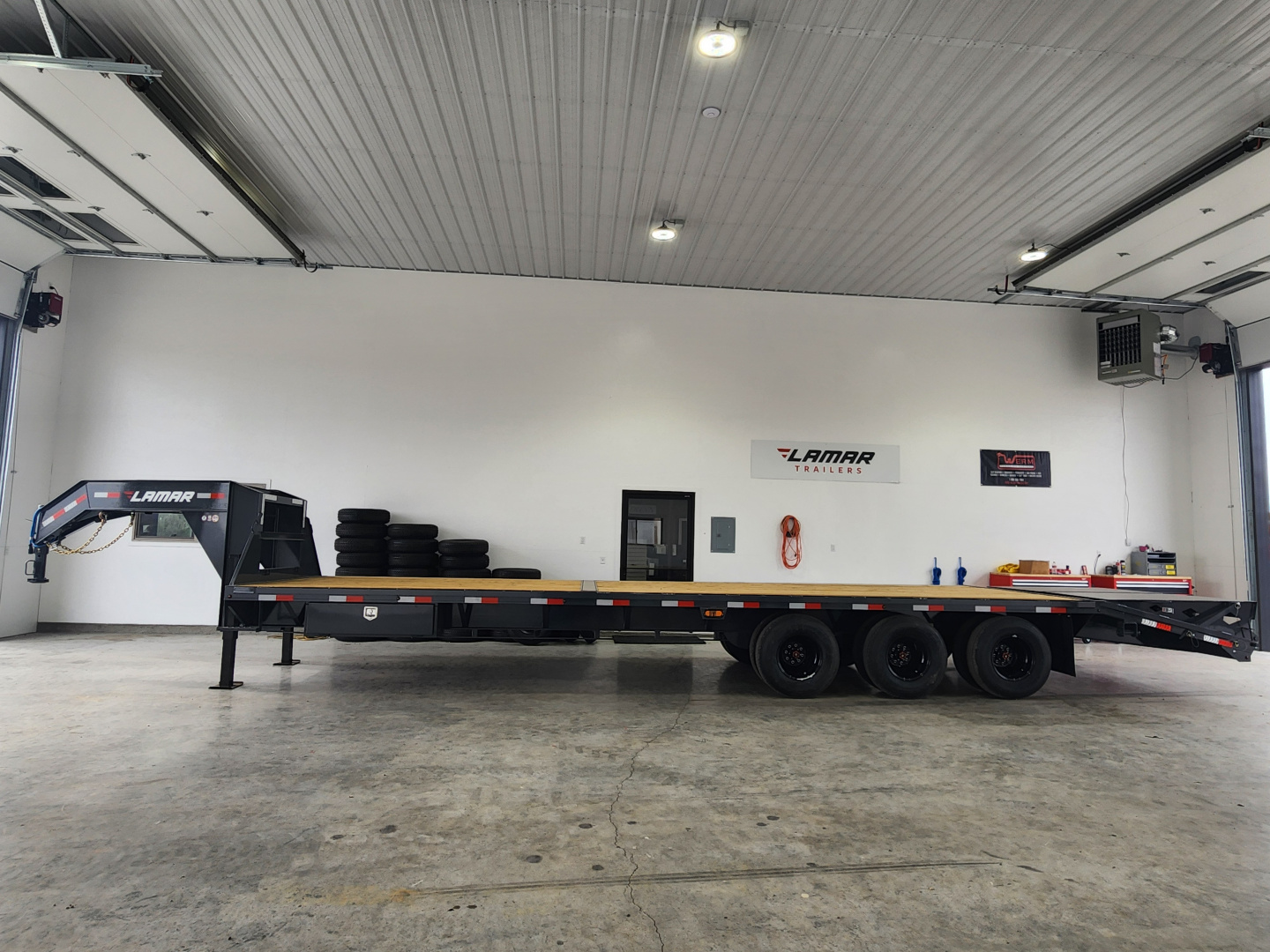 New 2025 Lamar 32' Gooseneck Deckover Trailer 30K