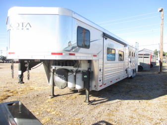 Used 2022 Lakota Charger Horse Trailer 3 horse