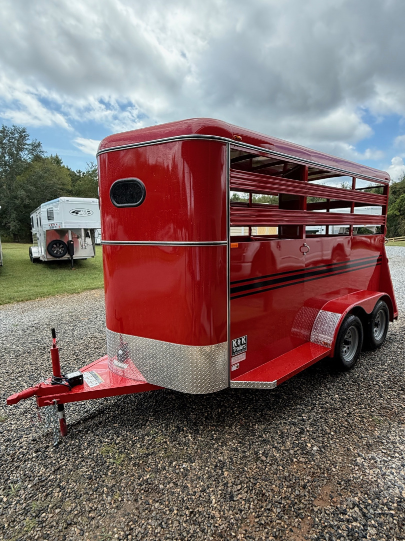 New 2026 Bee 2 Horse Slant Horse Trailer