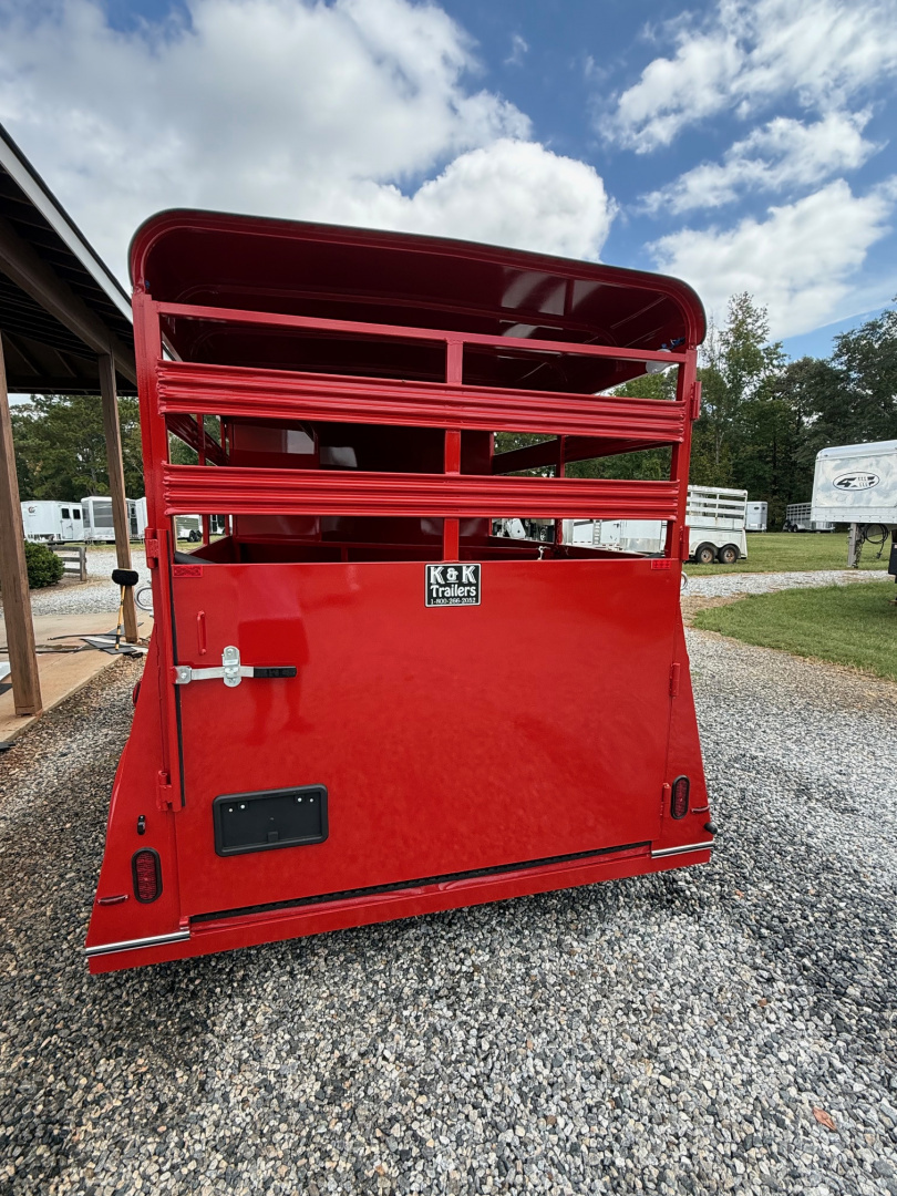 New 2026 Bee 2 Horse Slant Horse Trailer