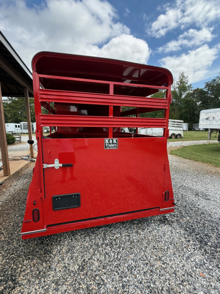 New 2026 Bee 2 Horse Slant Horse Trailer