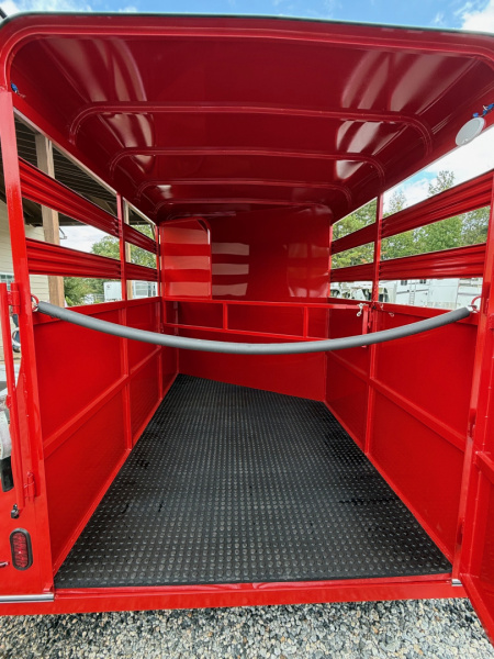 New 2026 Bee 2 Horse Slant Horse Trailer