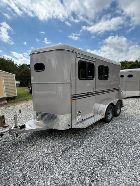 New 2026 Bee 2 Horse Slant w/Esc Door & Drops Horse Trailer