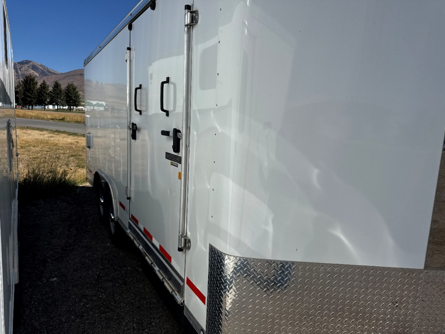 New 2025 Logan Coach Contractor 18'