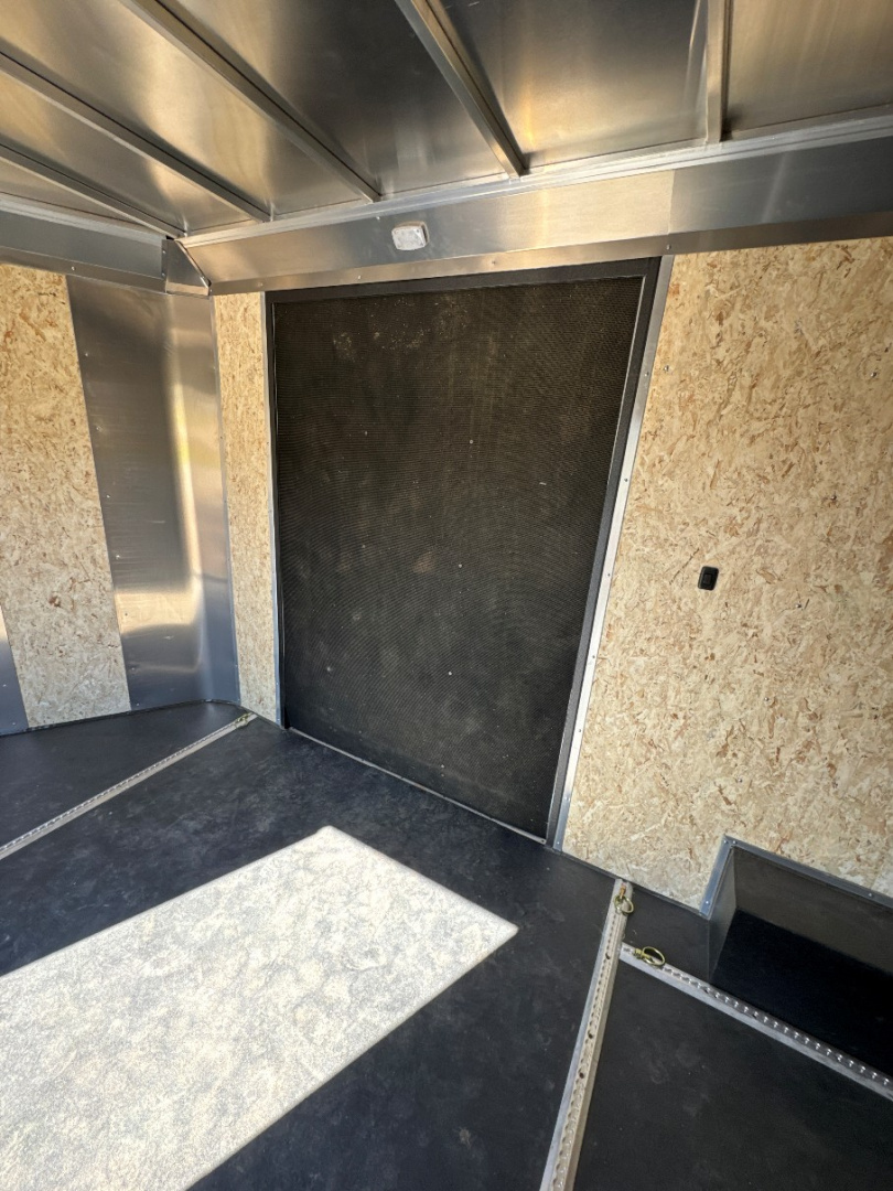 New 2025 Logan Coach Contractor 18'