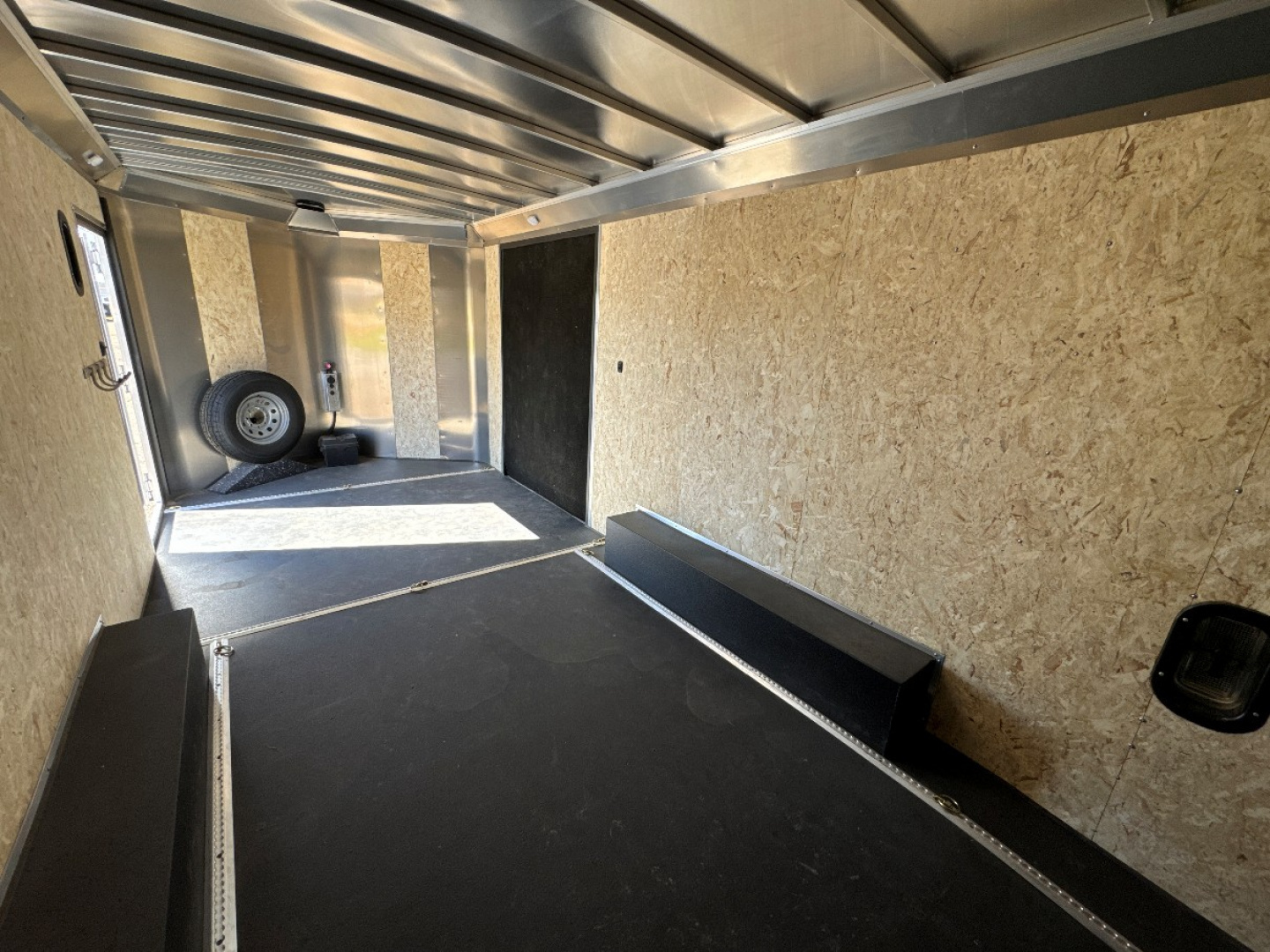 New 2025 Logan Coach Contractor 18'