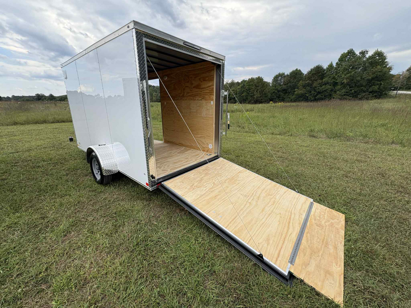 New DIAMOND CARGO 6 x 12 SA Cargo / Enclosed Trailer