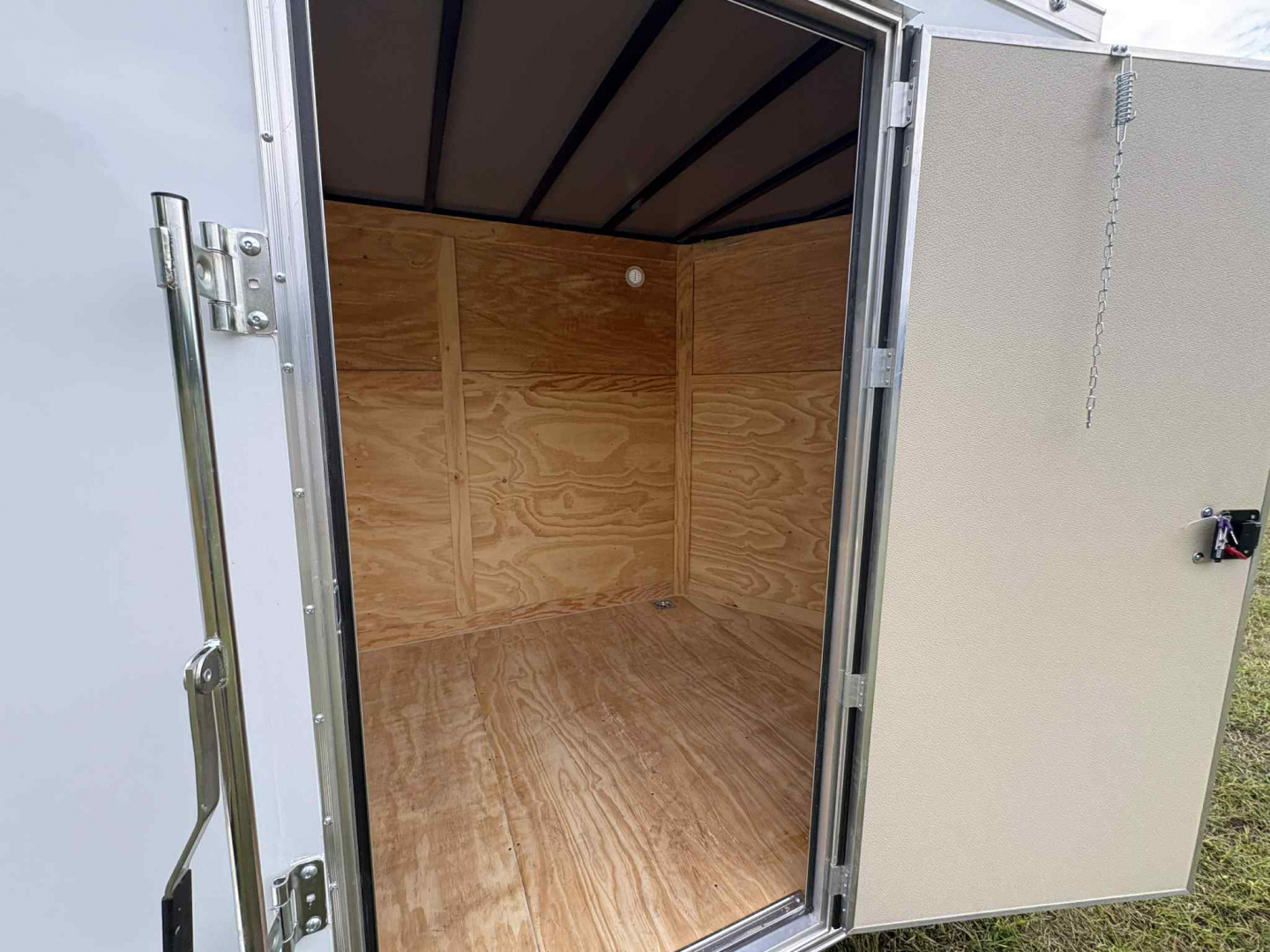 New DIAMOND CARGO 6 x 12 SA Cargo / Enclosed Trailer