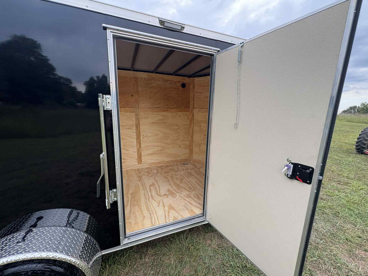 New DIAMOND CARGO 6 x 12 SA Cargo / Enclosed Trailer