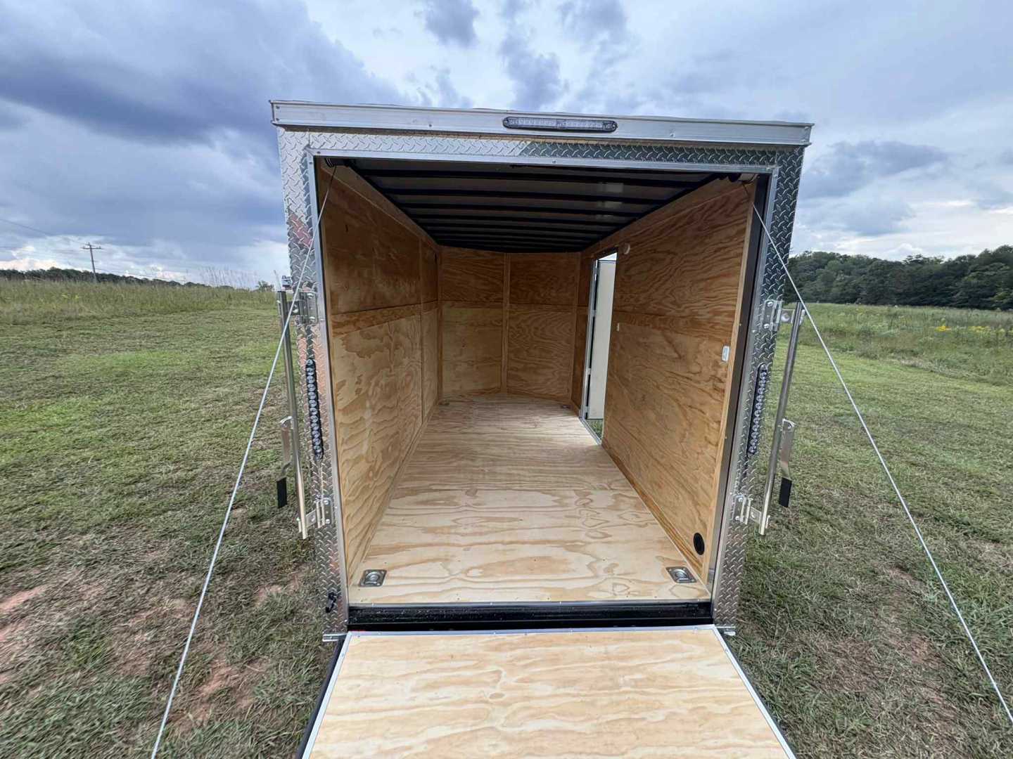 New DIAMOND CARGO 6 x 12 SA Cargo / Enclosed Trailer