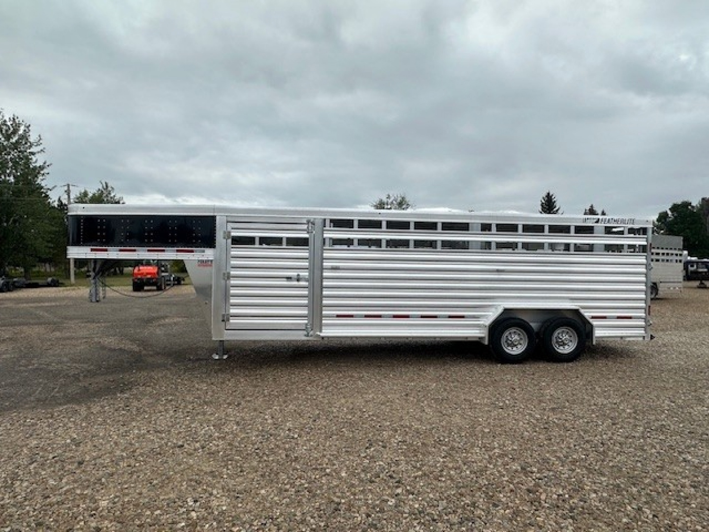 New 2026 Featherlite 8127 Stock 24'