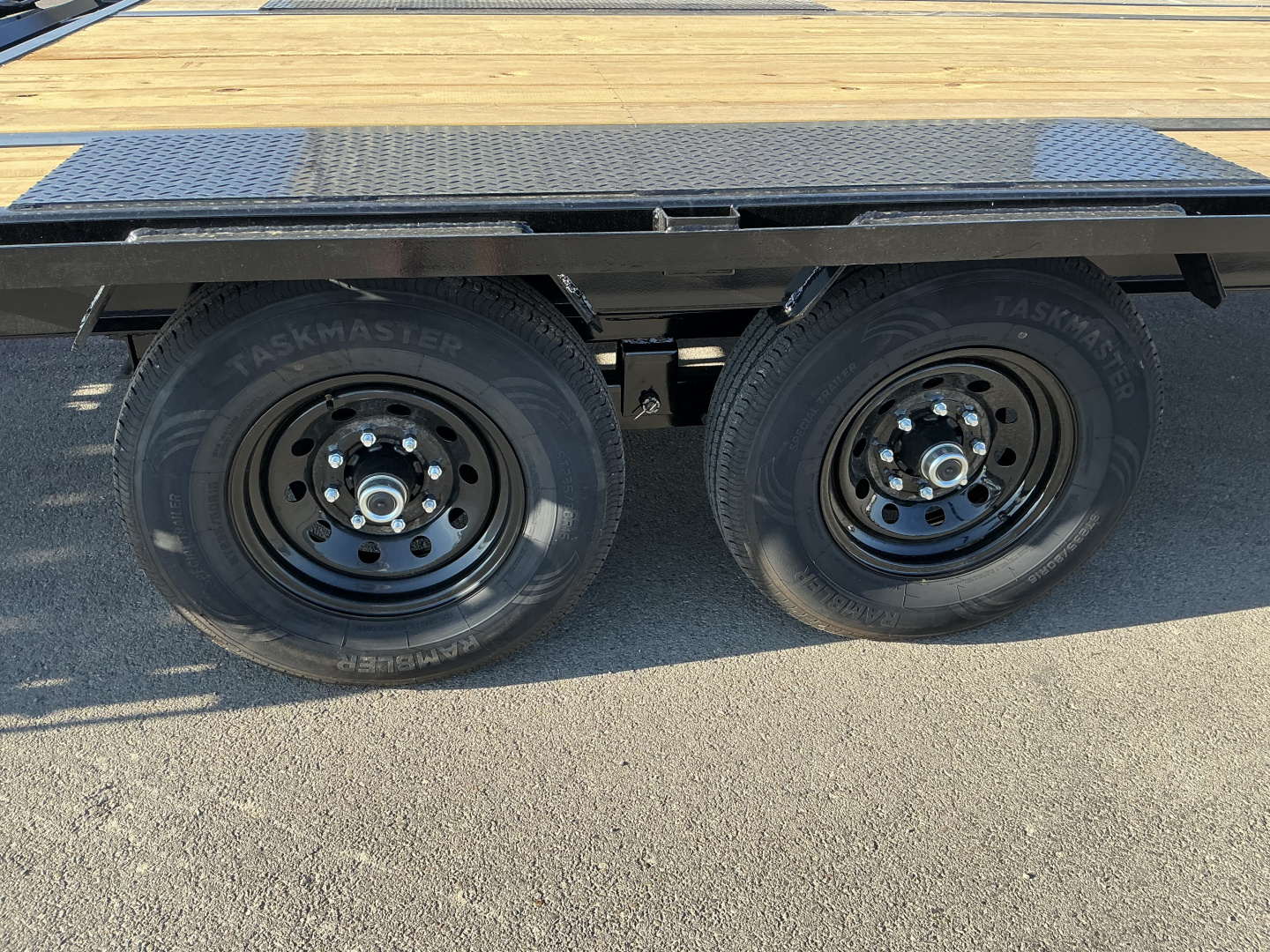 New 2026 PJ 102”x25’ Quest Gooseneck Flatbed w/ Singles – LQ