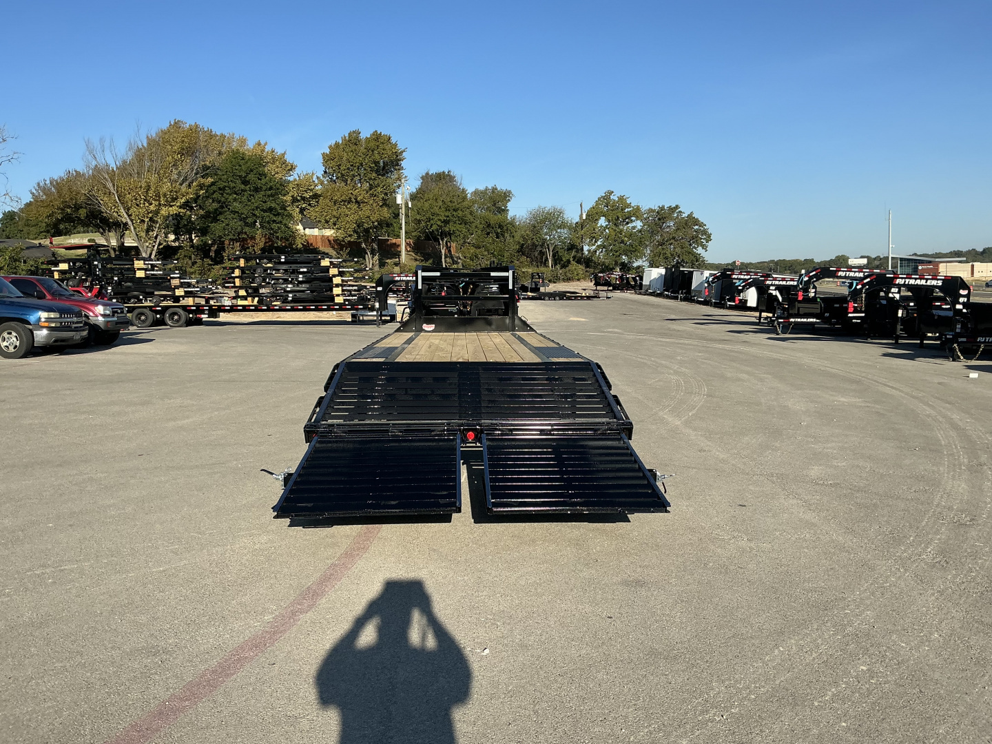 New 2026 PJ 102”x25’ Quest Gooseneck Flatbed w/ Singles – LQ