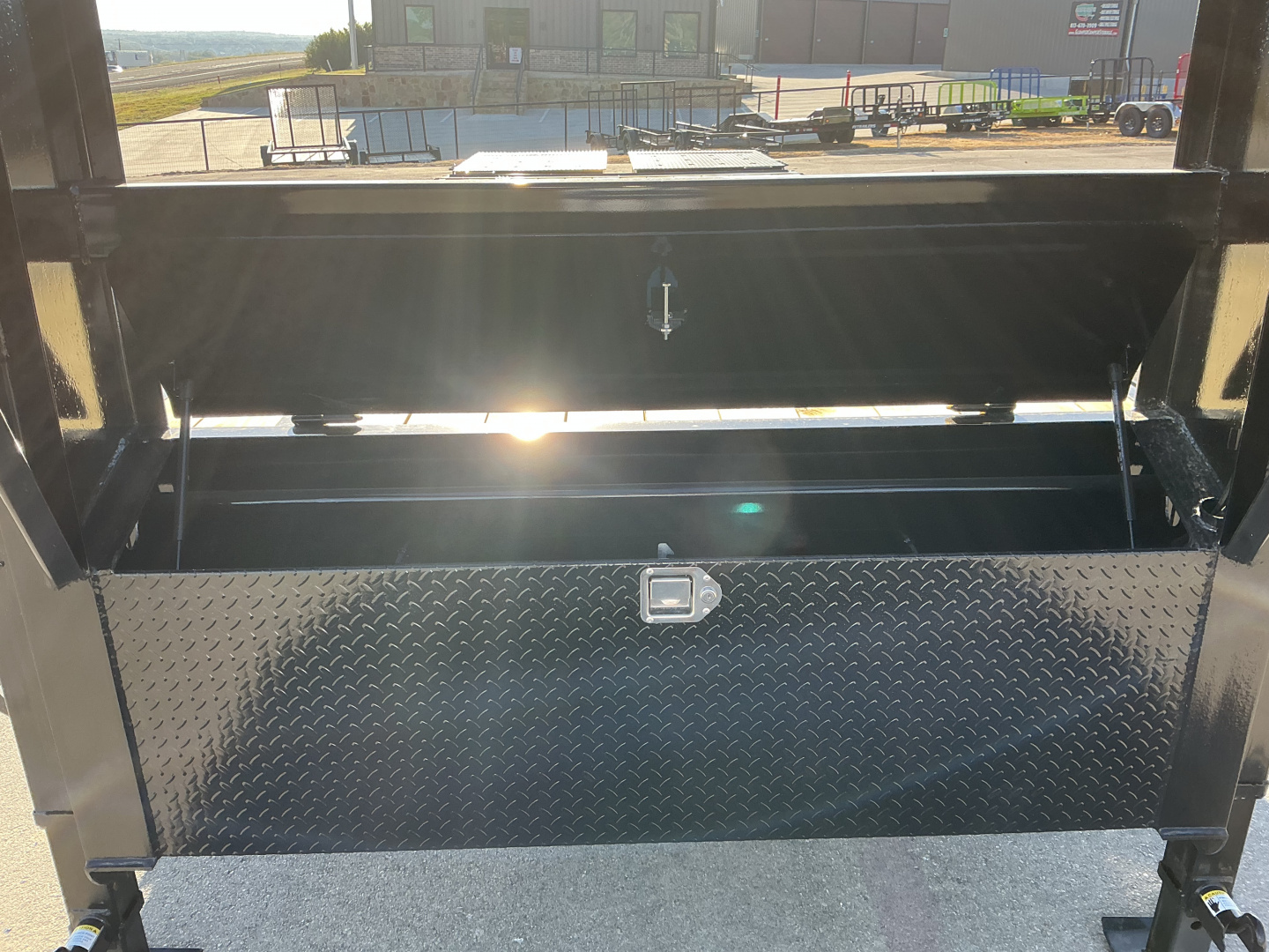 New 2026 PJ 102”x25’ Quest Gooseneck Flatbed w/ Singles – LQ