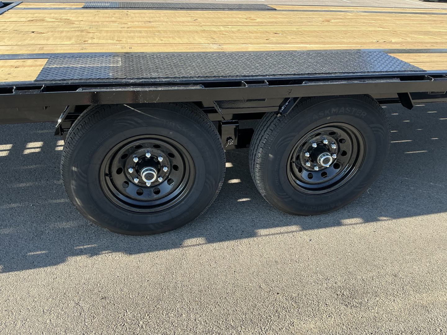 New 2026 PJ 102”x30’ Quest Gooseneck Flatbed w/ Singles – LQ