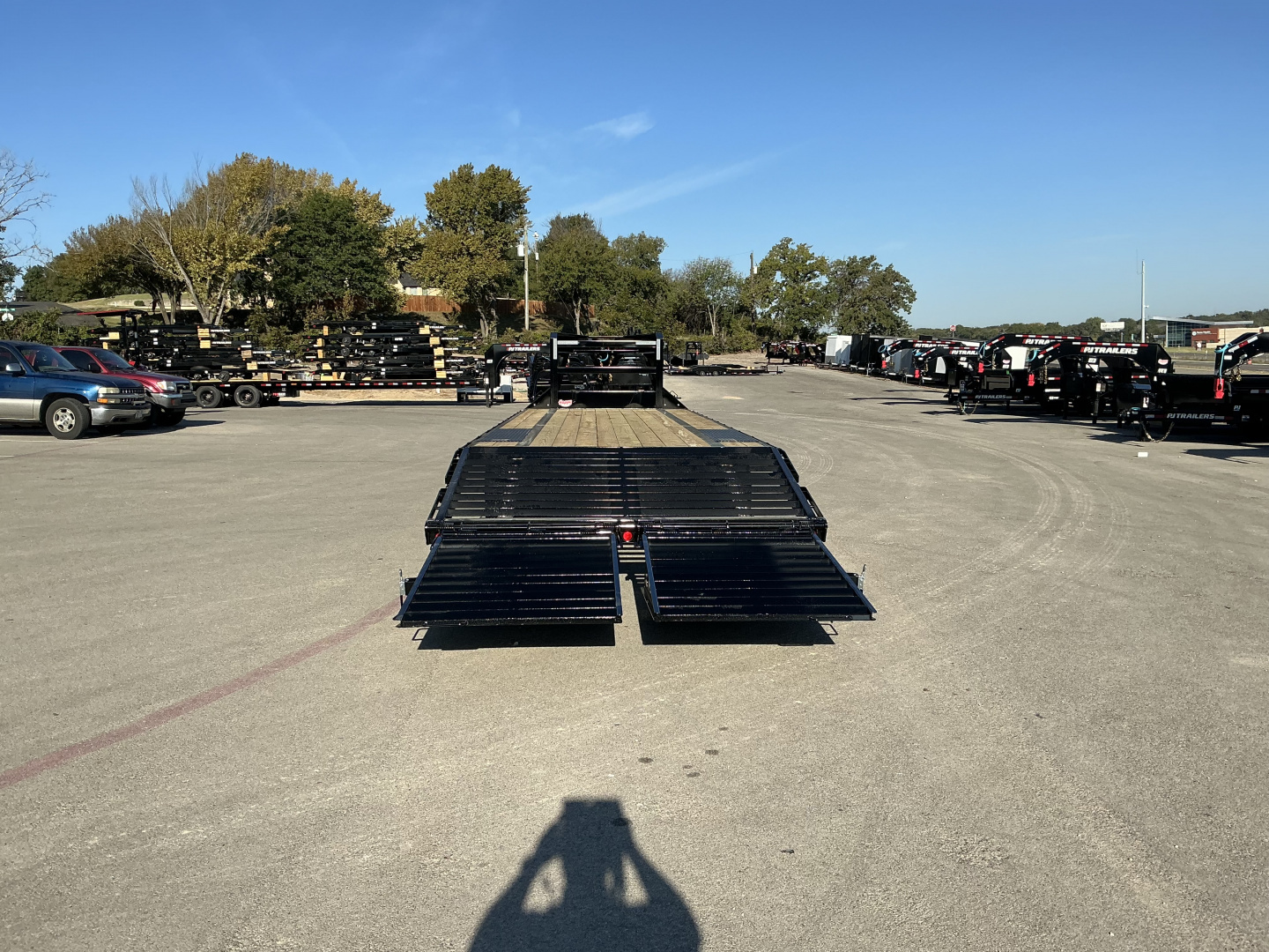 New 2026 PJ 102”x30’ Quest Gooseneck Flatbed w/ Singles – LQ