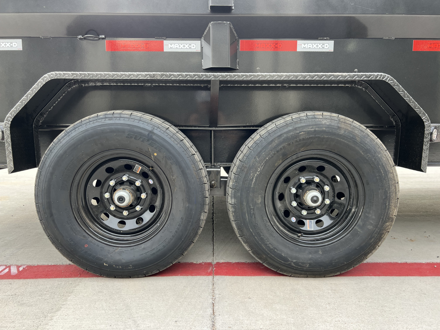 New 2026 MAXX-D 83”x16’ BP Dump w/ 24” Sides – DJX