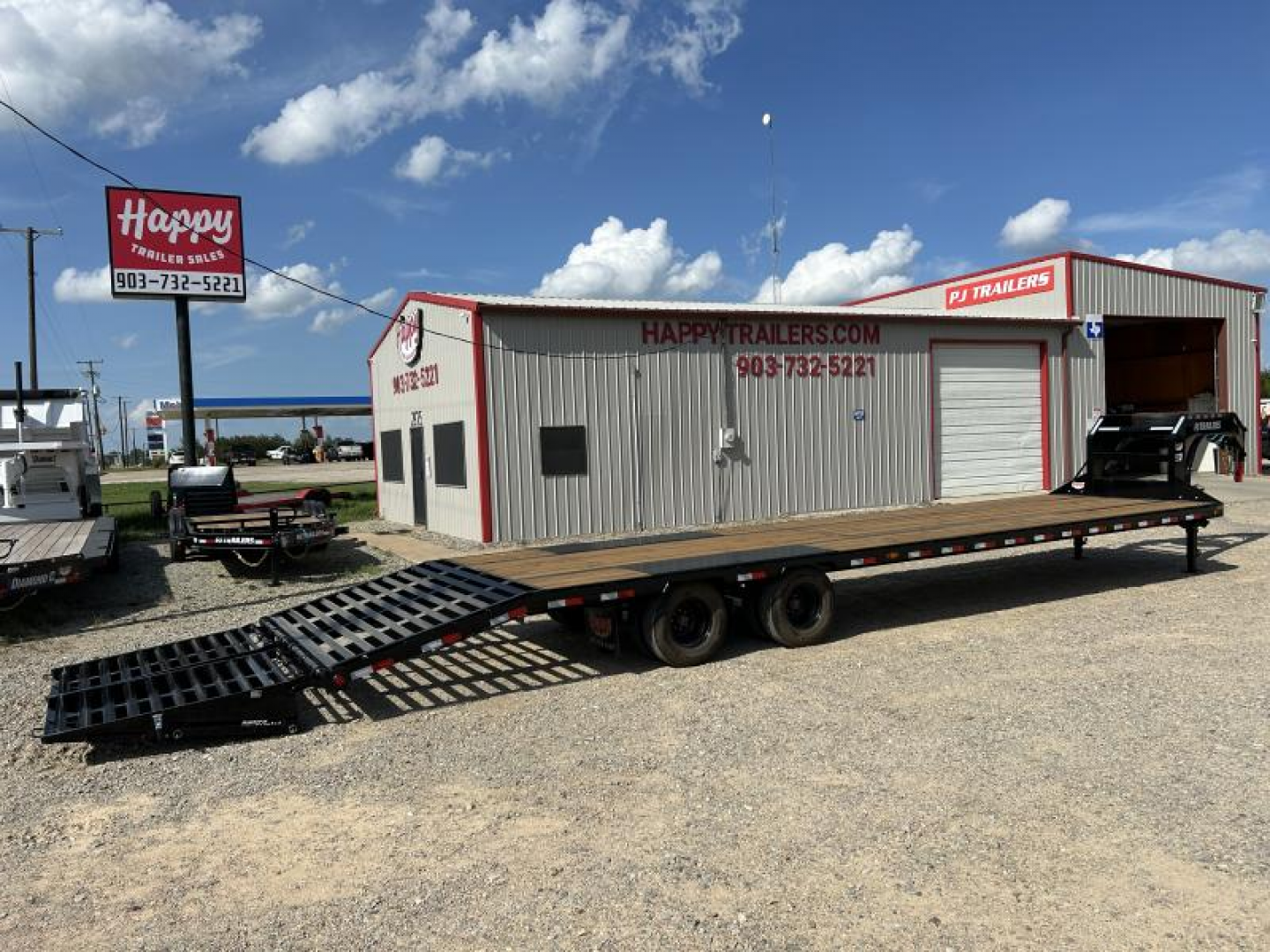 New 2026 PJ 102"x36' GN Low-Pro Flatbed w/ Duals - LD