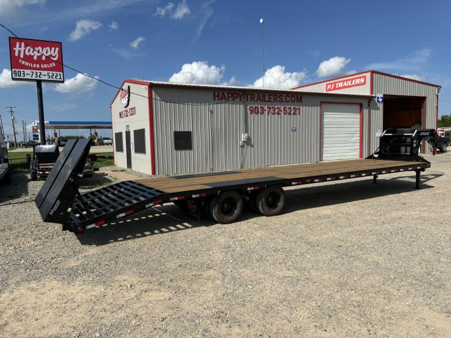 New 2026 PJ 102"x36' GN Low-Pro Flatbed w/ Duals - LD