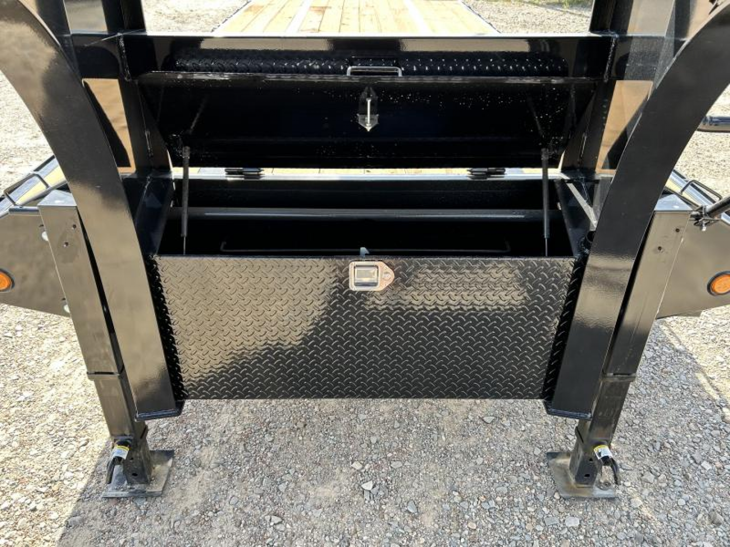 New 2026 PJ 102"x36' GN Low-Pro Flatbed w/ Duals - LD