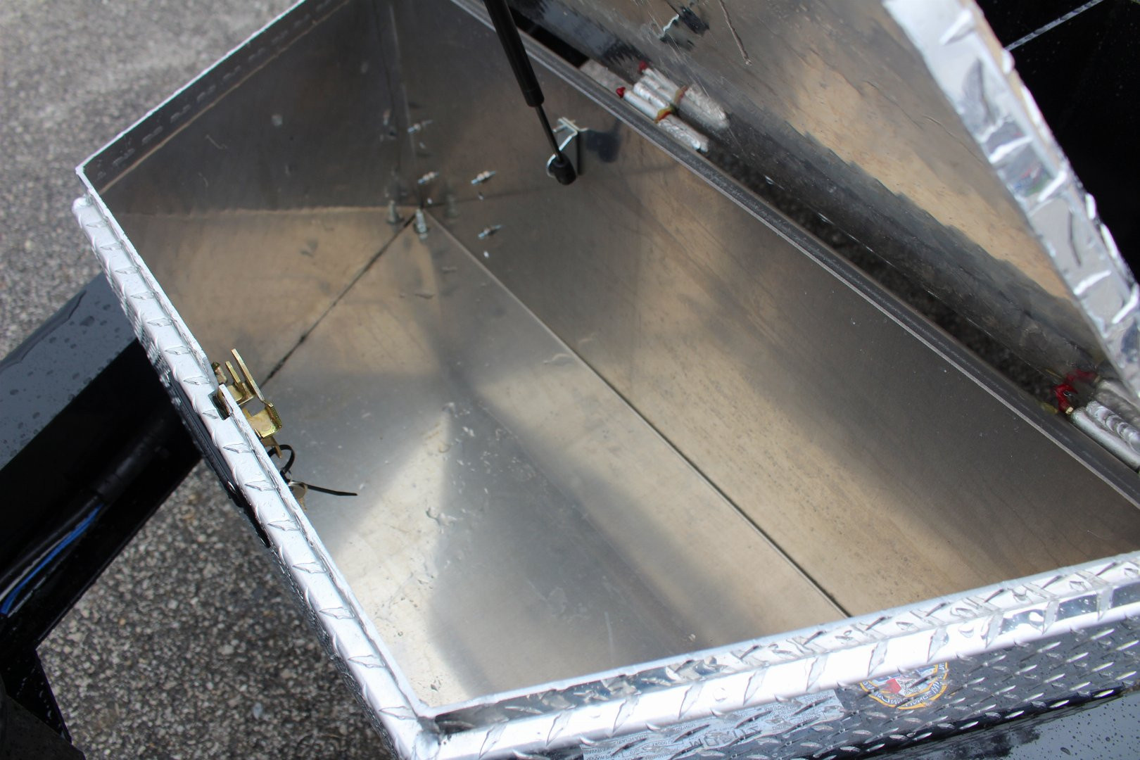 New 2026 Moritz 8' 6" x 18' + 4' Deckover Flatbed w/ Beavertail - Aluminum Ramps - 14,000# GVW