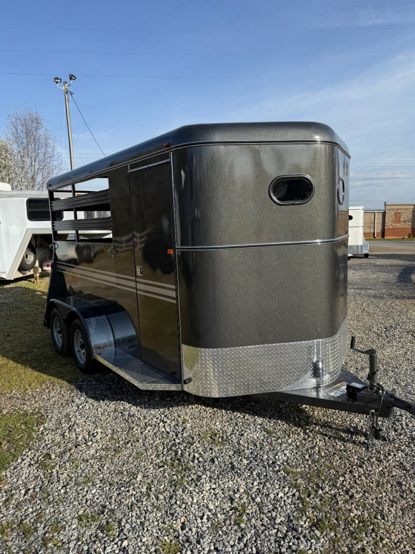 New 2025 Bee 2 Horse Slant Horse Trailer