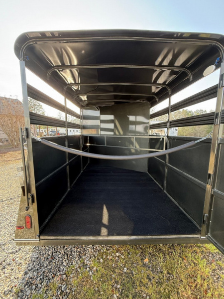 New 2025 Bee 2 Horse Slant Horse Trailer