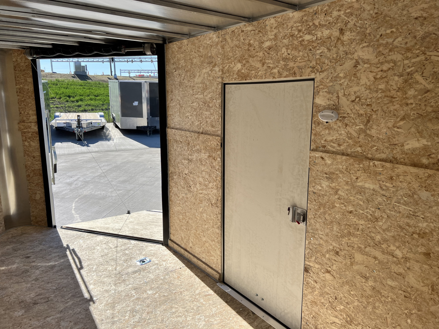 New NEW 2026 Bighorn R&M 8.5x24 +2V SUPERIOR QUALITY 14K Enclosed Cargo Dovetail Trailer Car Hauler