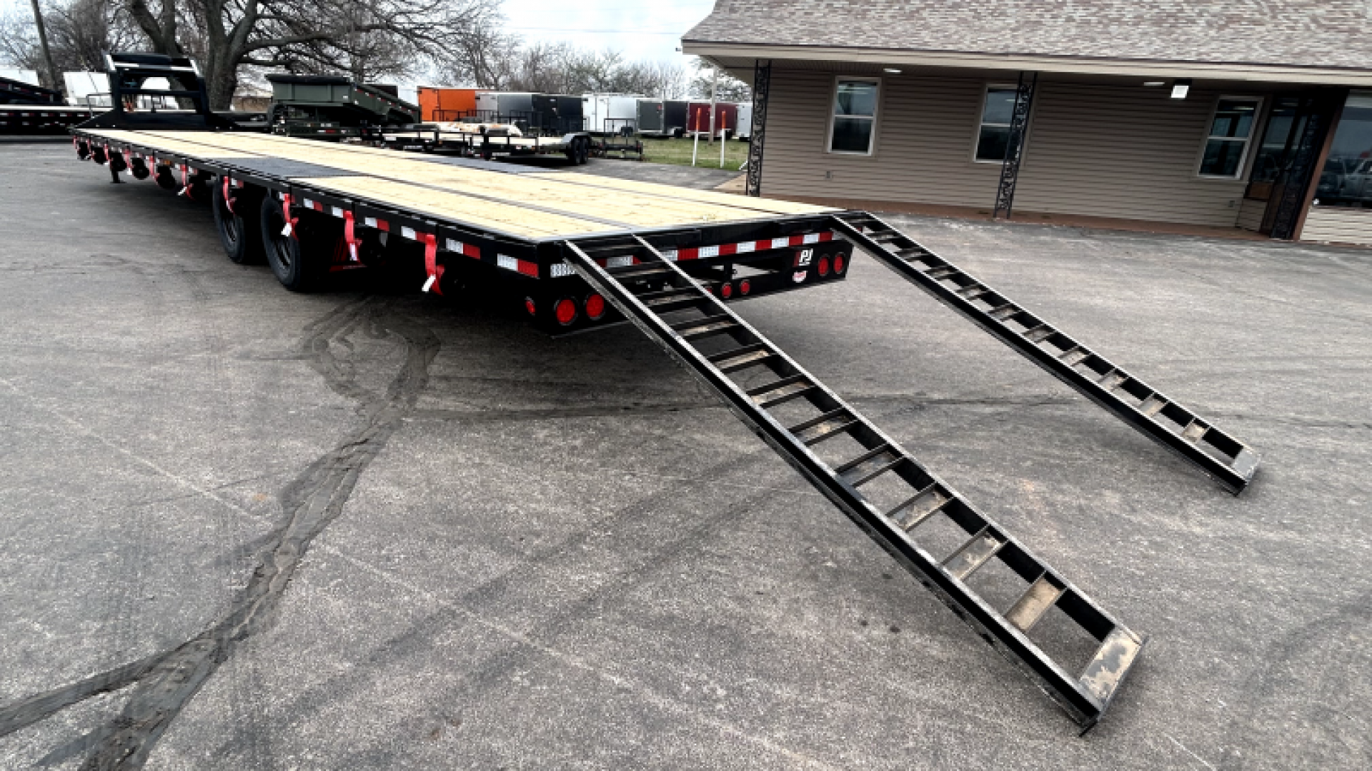 New 2026 PJ 102"x40' GN Low-Pro Flatbed w/ Duals - LD