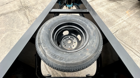 New 2026 PJ 102"x40' GN Low-Pro Flatbed w/ Duals - LD