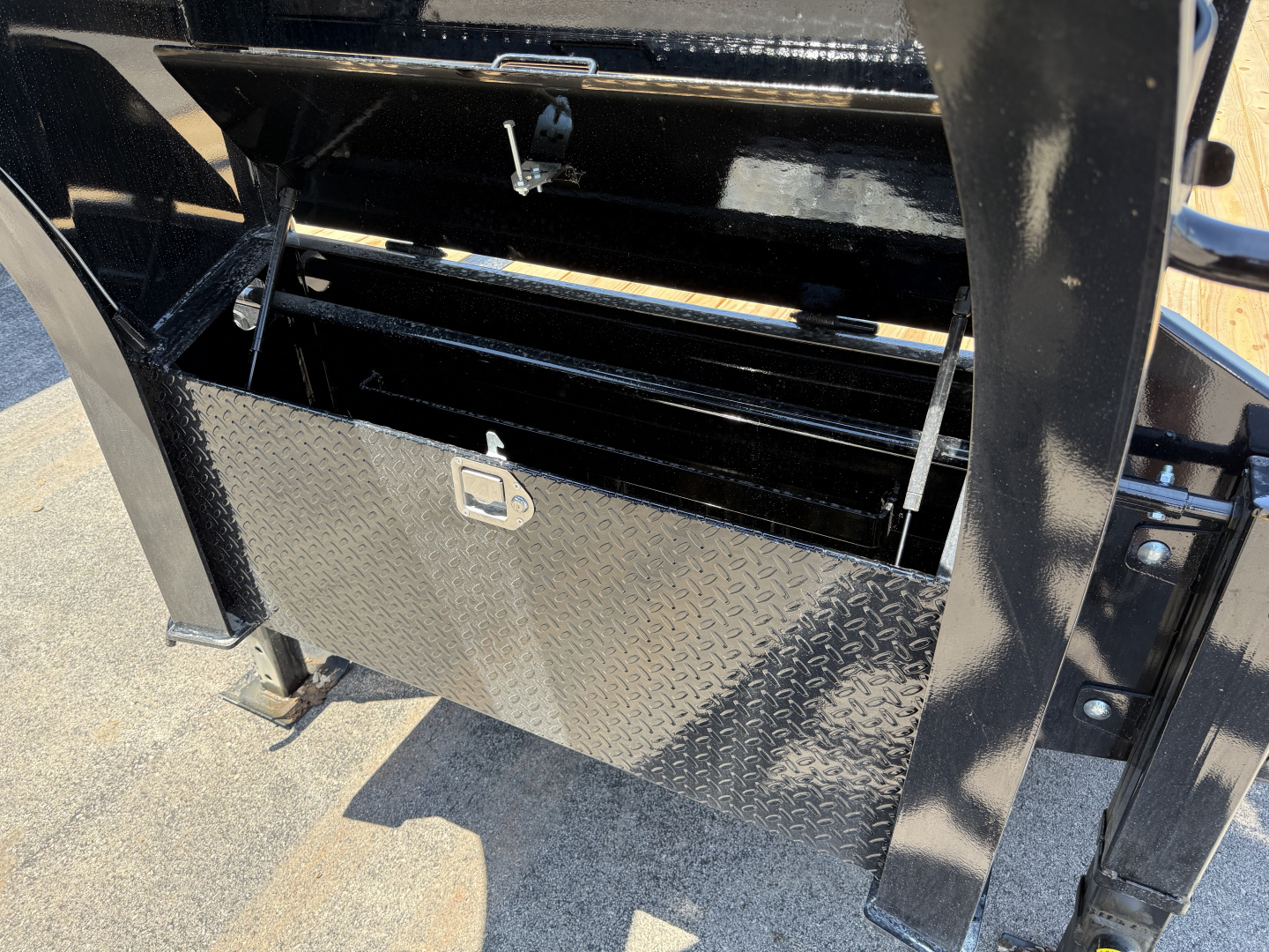 New 2026 PJ 102"x40' GN Low-Pro Flatbed w/ Duals - LD