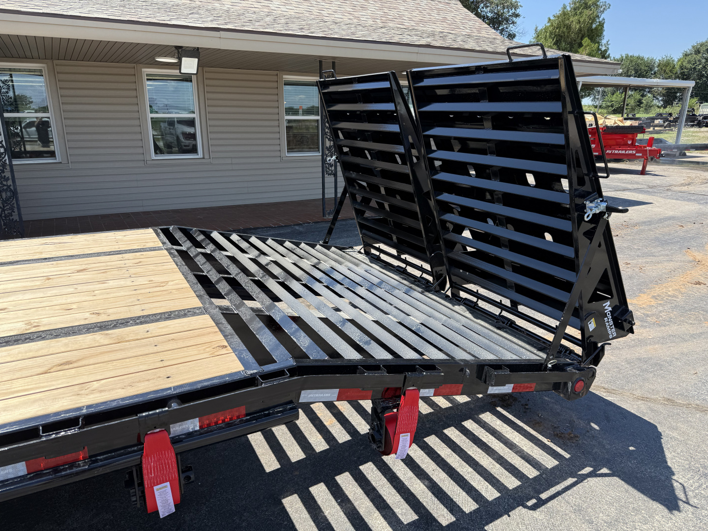 New 2026 PJ 102"x40' GN Low-Pro Flatbed w/ Duals - LD