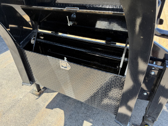 New 2026 PJ 102"x40' GN Low-Pro Flatbed w/ Duals - LD