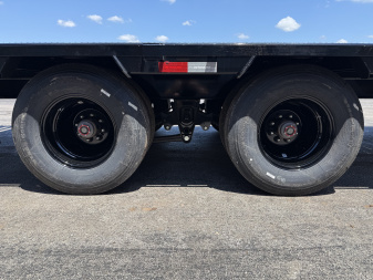New 2026 PJ 102"x40' GN Low-Pro Flatbed w/ Duals - LD