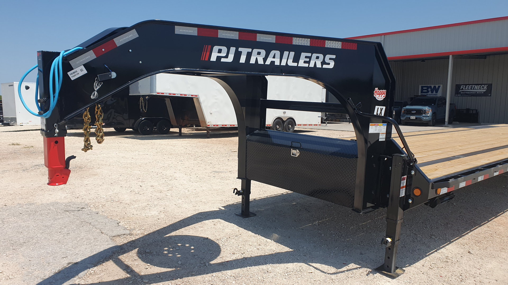 New 2026 PJ 102"x40' GN Low-Pro Flatbed w/ Singles - LX