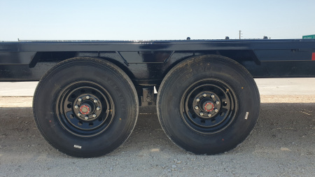 New 2026 PJ 102"x40' GN Low-Pro Flatbed w/ Singles - LX