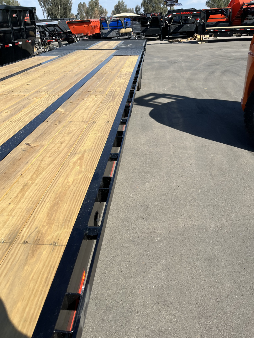 New 2026 MAXX-D YDB10240 Flatbed Trailer