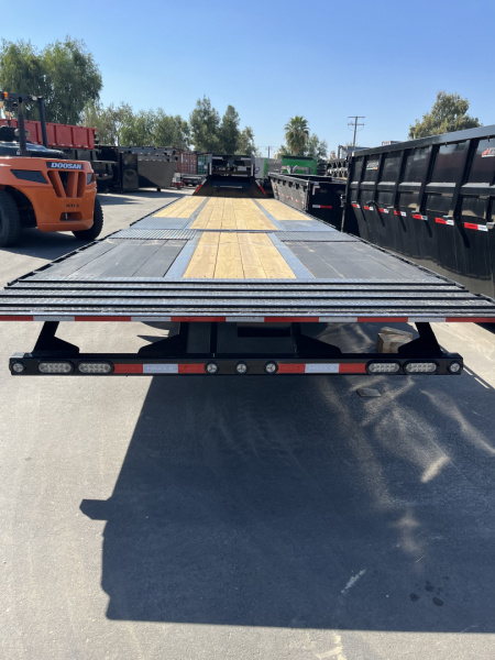New 2026 MAXX-D YDB10240 Flatbed Trailer