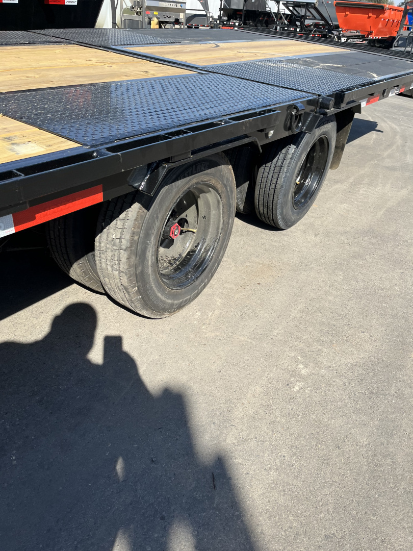 New 2026 MAXX-D YDB10240 Flatbed Trailer
