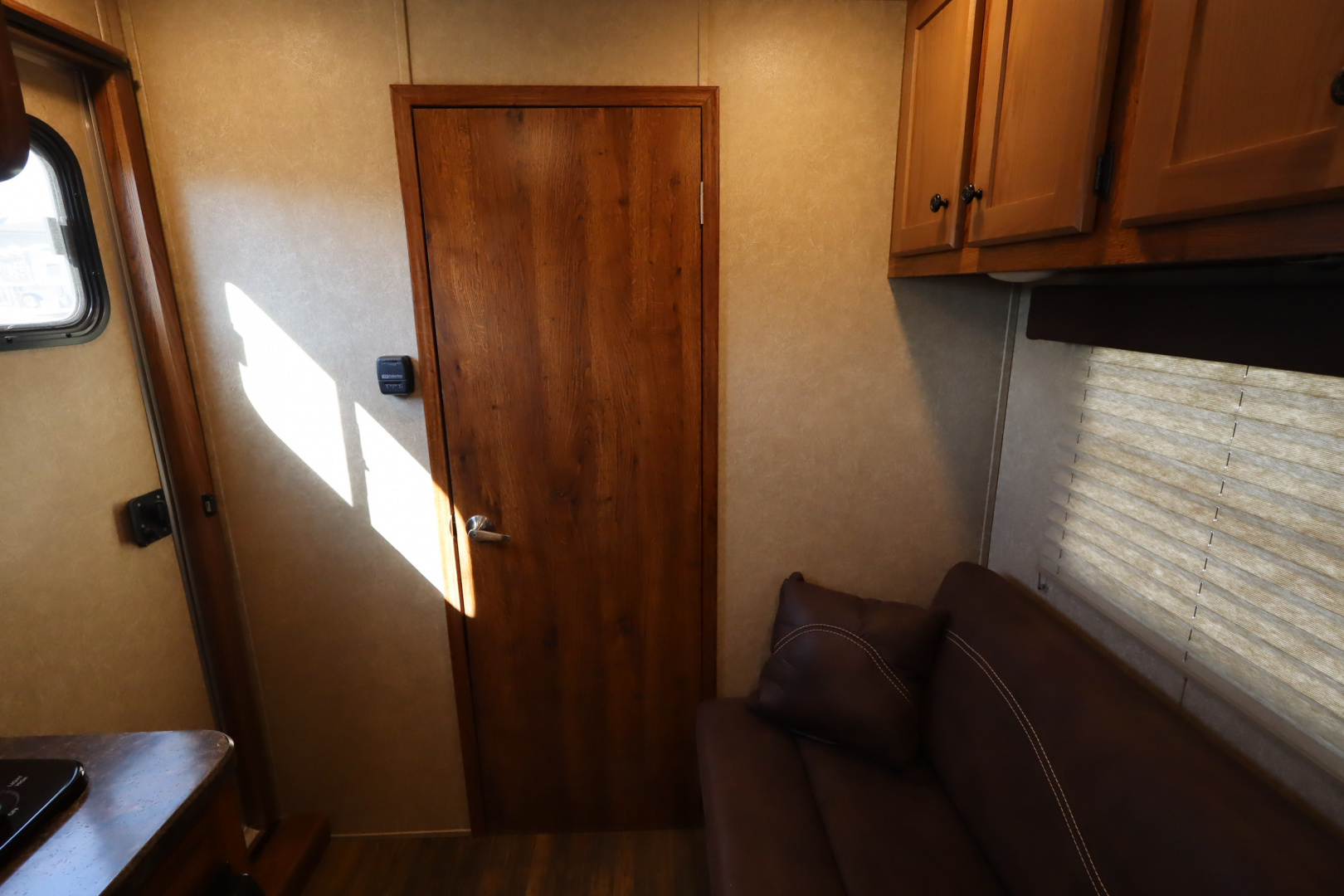 Used 2022 Lakota 2 horse LQ Horse Trailer