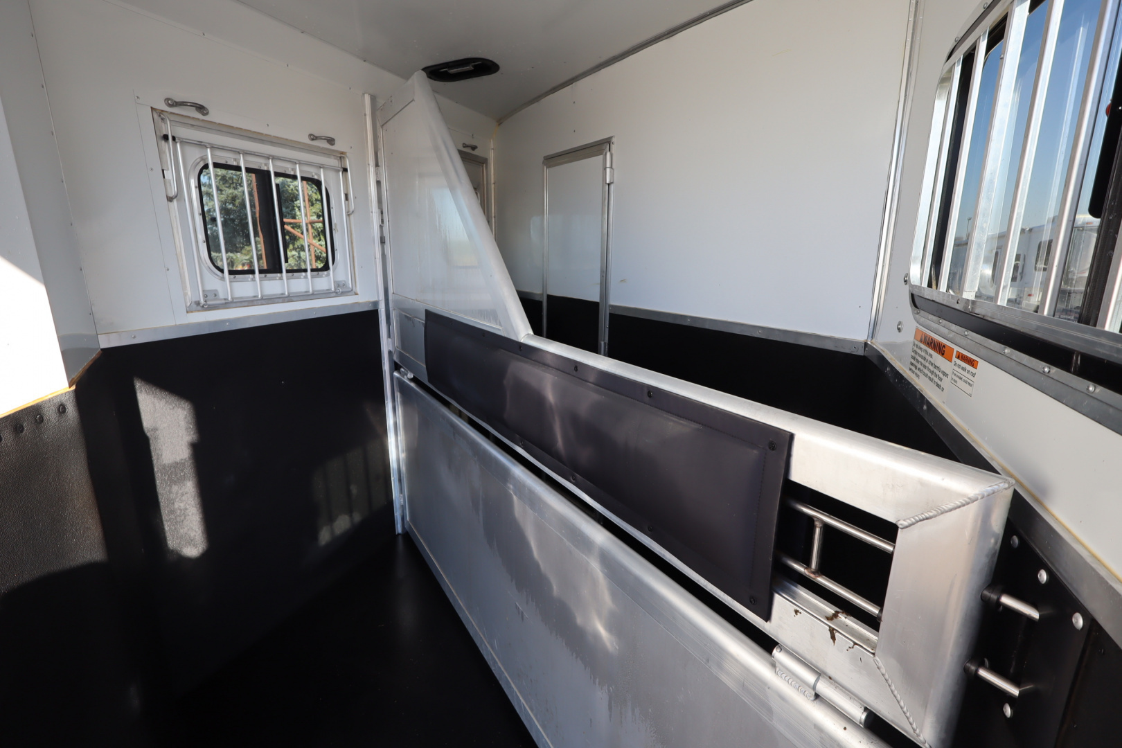 Used 2022 Lakota 2 horse LQ Horse Trailer