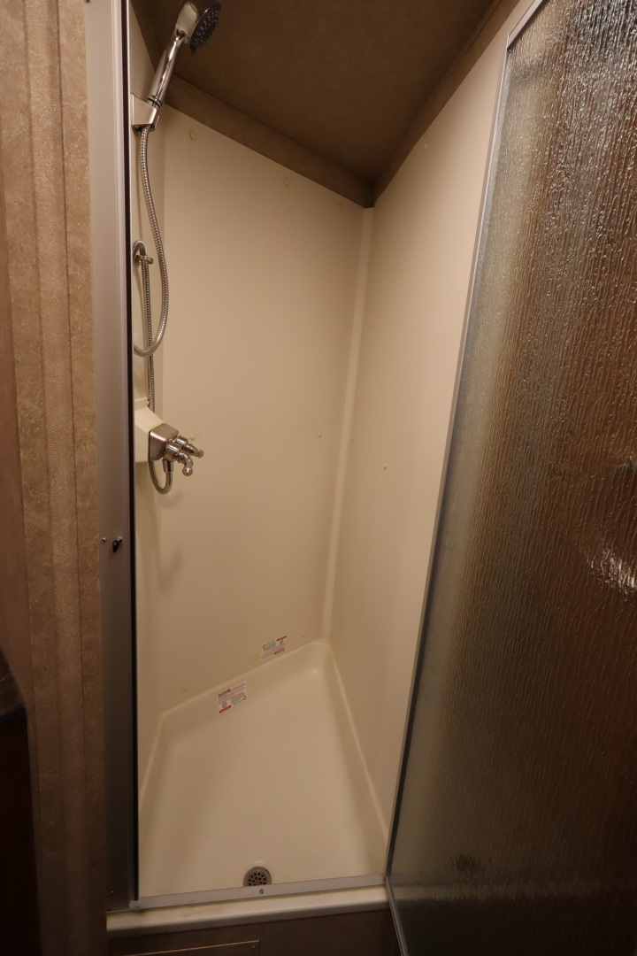 Used 2022 Lakota 2 horse LQ Horse Trailer