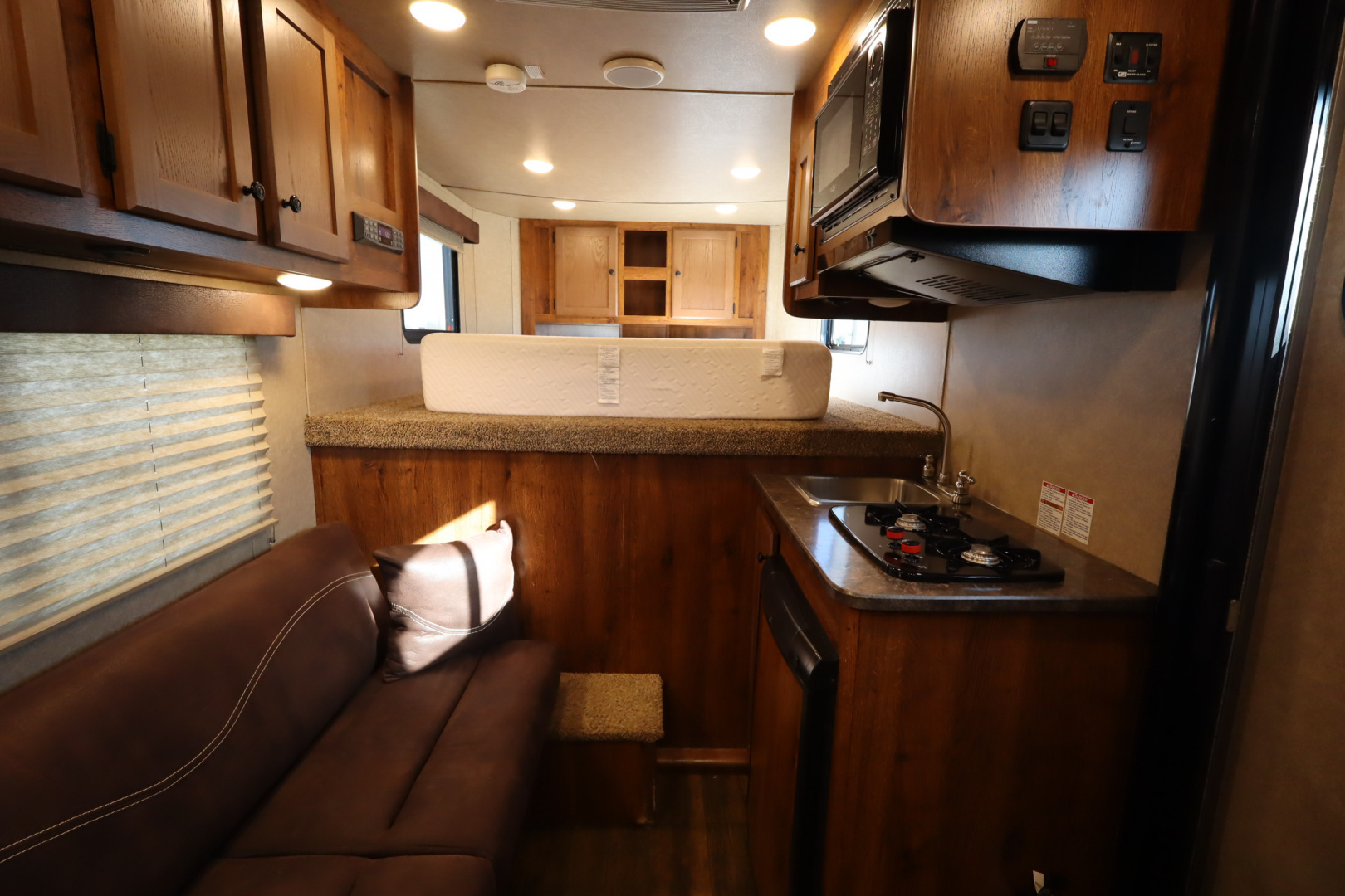 Used 2022 Lakota 2 horse LQ Horse Trailer