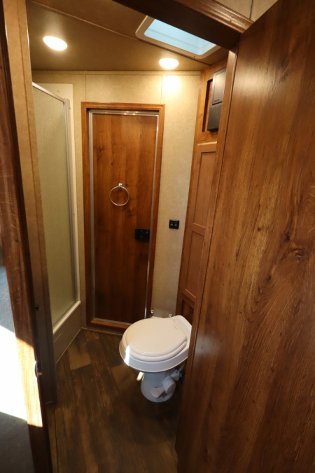 Used 2022 Lakota 2 horse LQ Horse Trailer